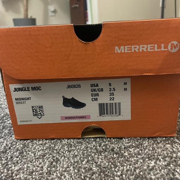 Black Merrell women’s shoes. Amazing grip on the bottom! - Picture 3 of 3